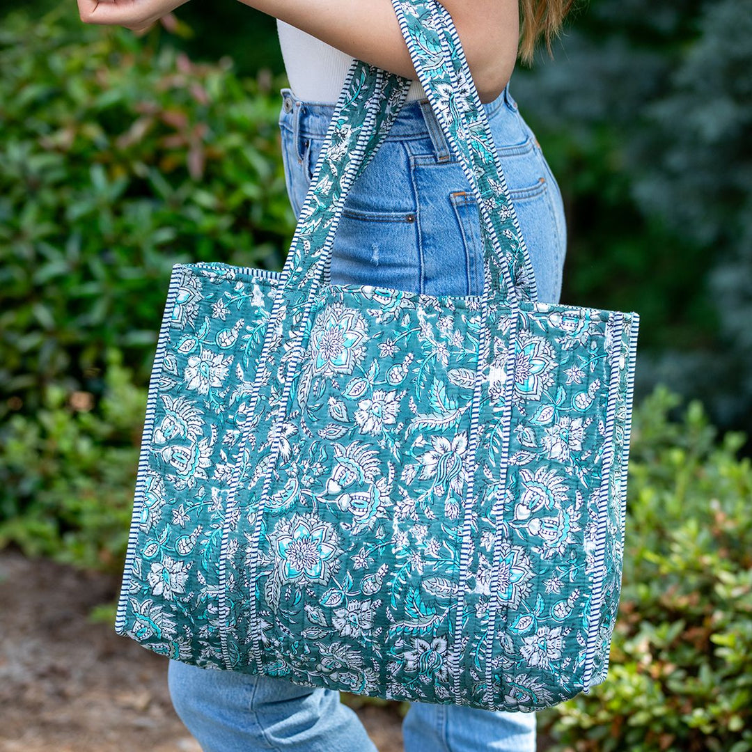 QUILTED TOTE W/TRAVEL POUCH - TEAL FLORALS