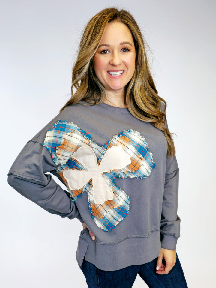 LONG SLEEVE CLOVER PATCH SWEATSHIRT - CHARCOAL