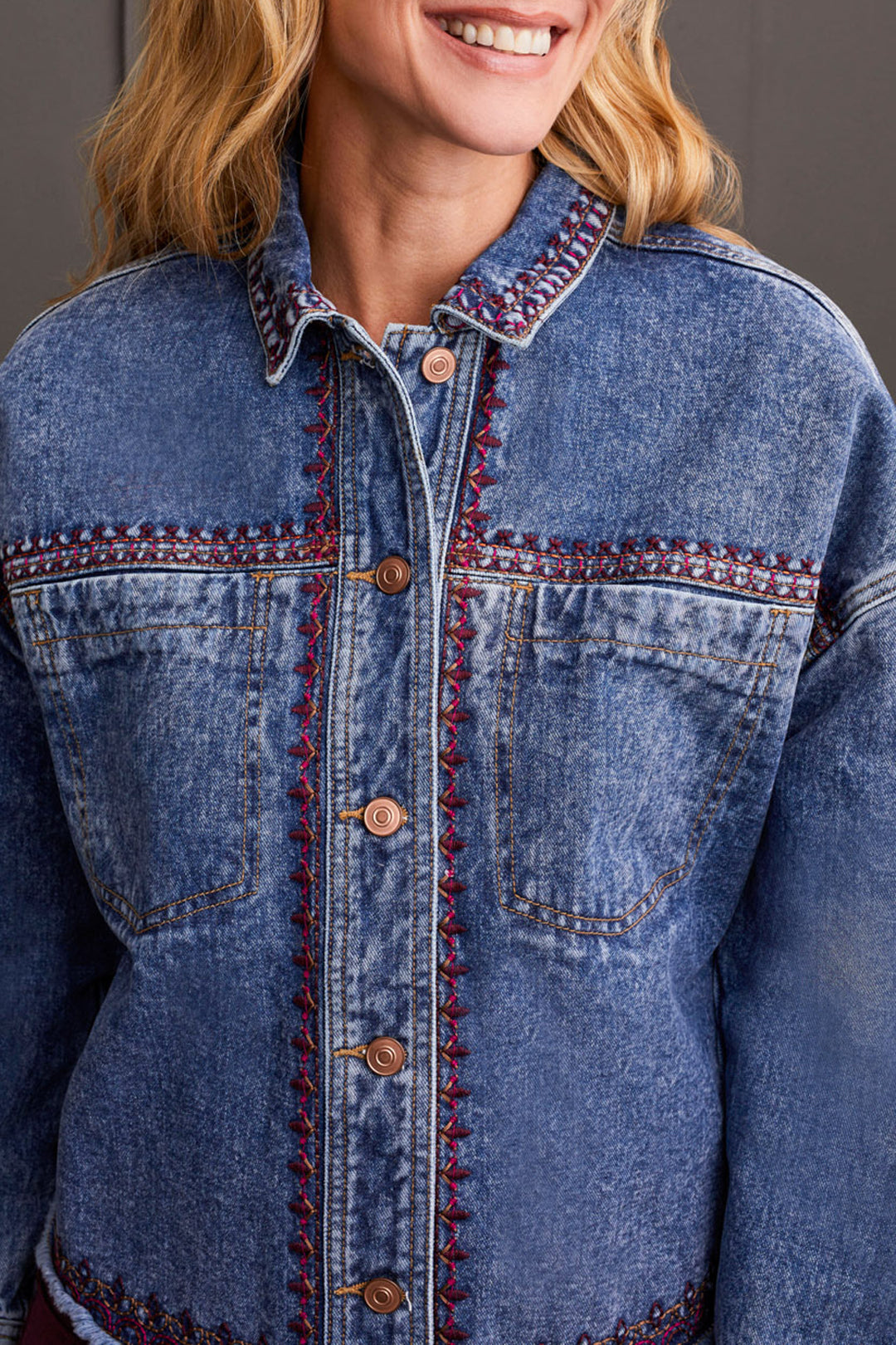 CROP DENIM SHACKET W/EMBROIDERY - STRONG BLUE