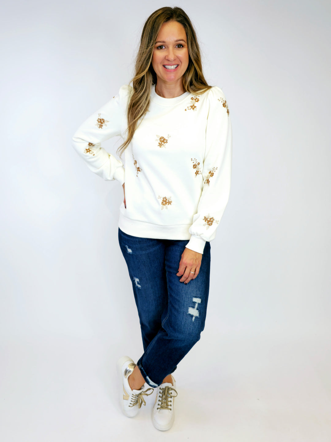 FLORAL EMBROIDERY SWEATSHIRT - CREAM