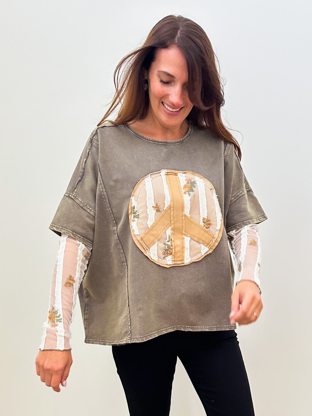 OVERSIZED PEACE PATCH WASHED KNIT TOP - ASH