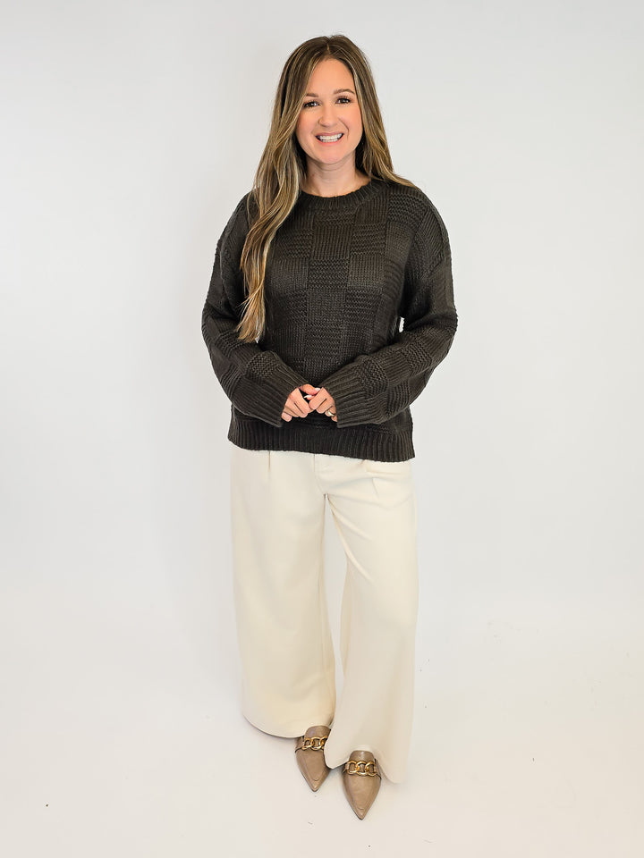 CHECKER TEXTURED ROUND NECK SWEATER - OLIVE