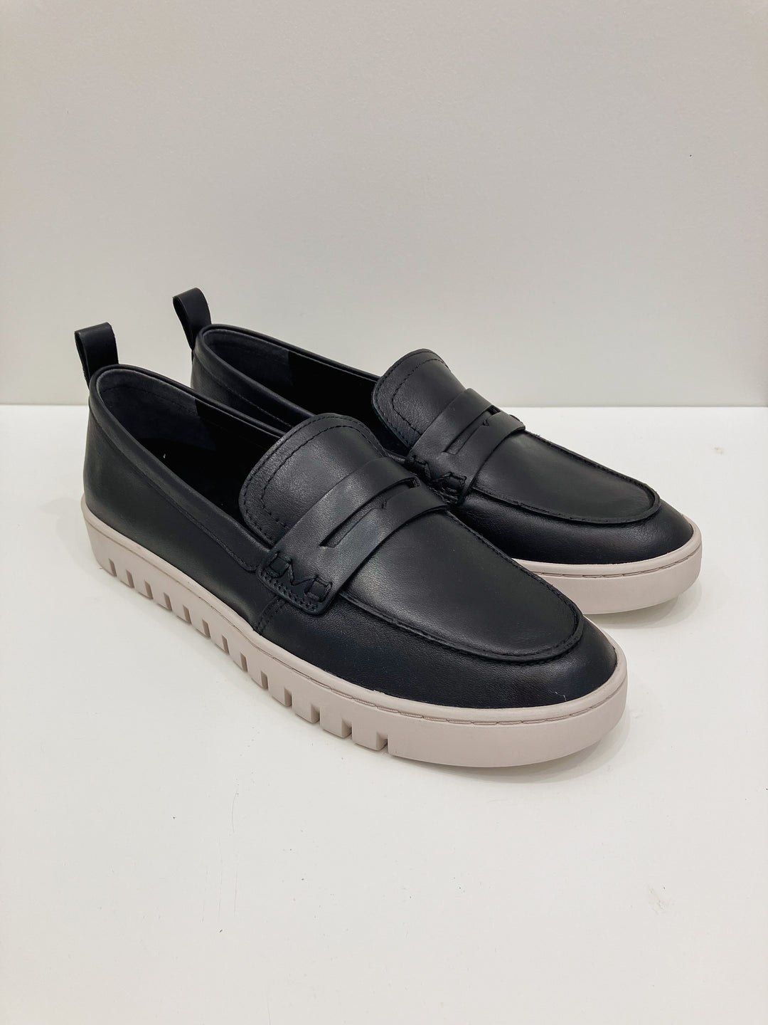 VIONIC UPTOWN SLIP ON LOAFER - BLACK