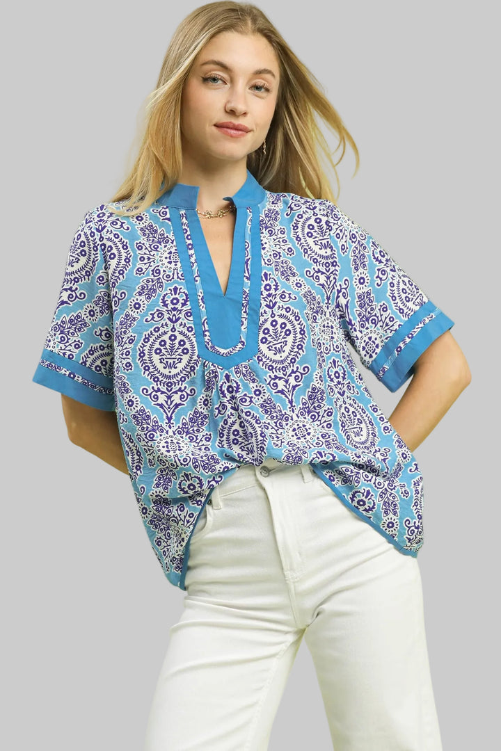 ABSTRACT PRINT W/SOLID CONTRAST DETAIL TOP - BLUE