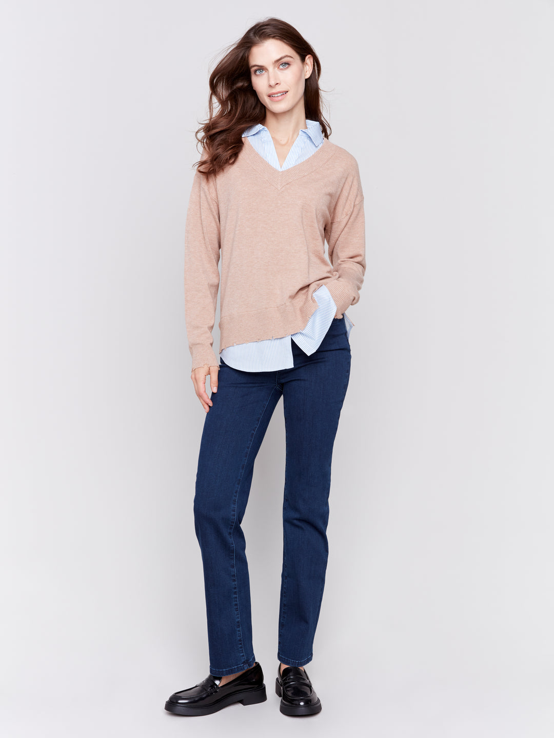 V-NECK SWEATER W/ROUND SHIRT COLLAR - CARAMEL