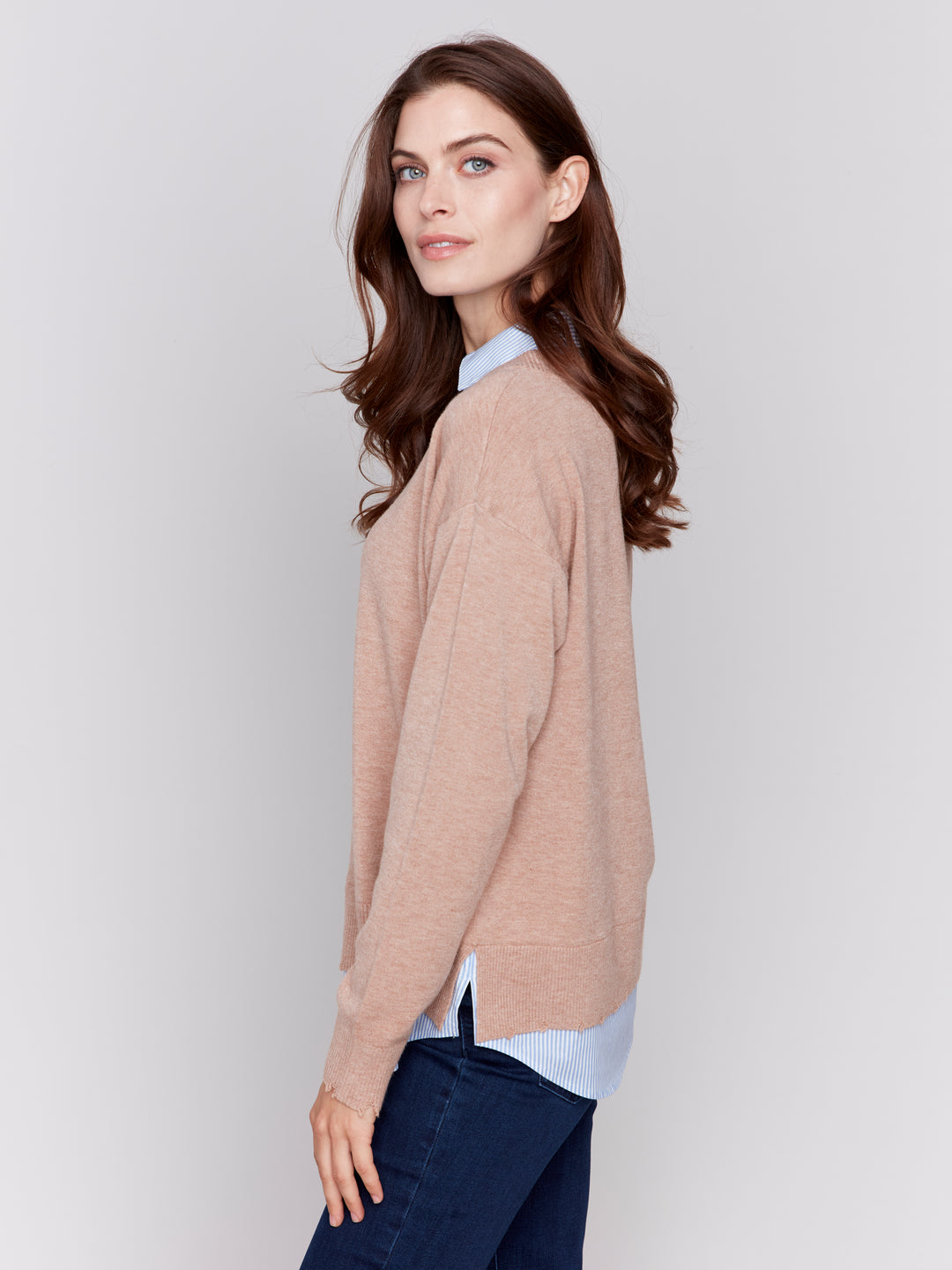 V-NECK SWEATER W/ROUND SHIRT COLLAR - CARAMEL