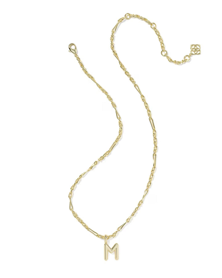 KENDRA SCOTT BUBBLE LETTER M SHORT PENDANT NECKLACE - GOLD