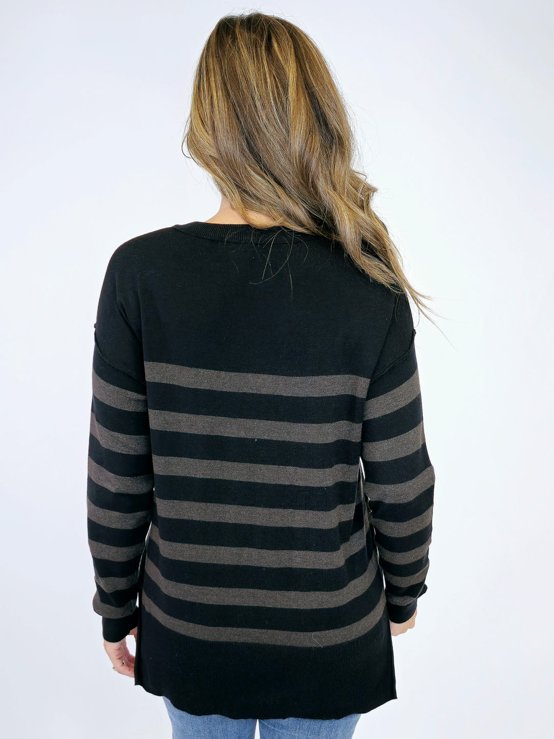 LIGHTWEIGHT OVERSIZE STRIPED SWEATER - CHARCOAL