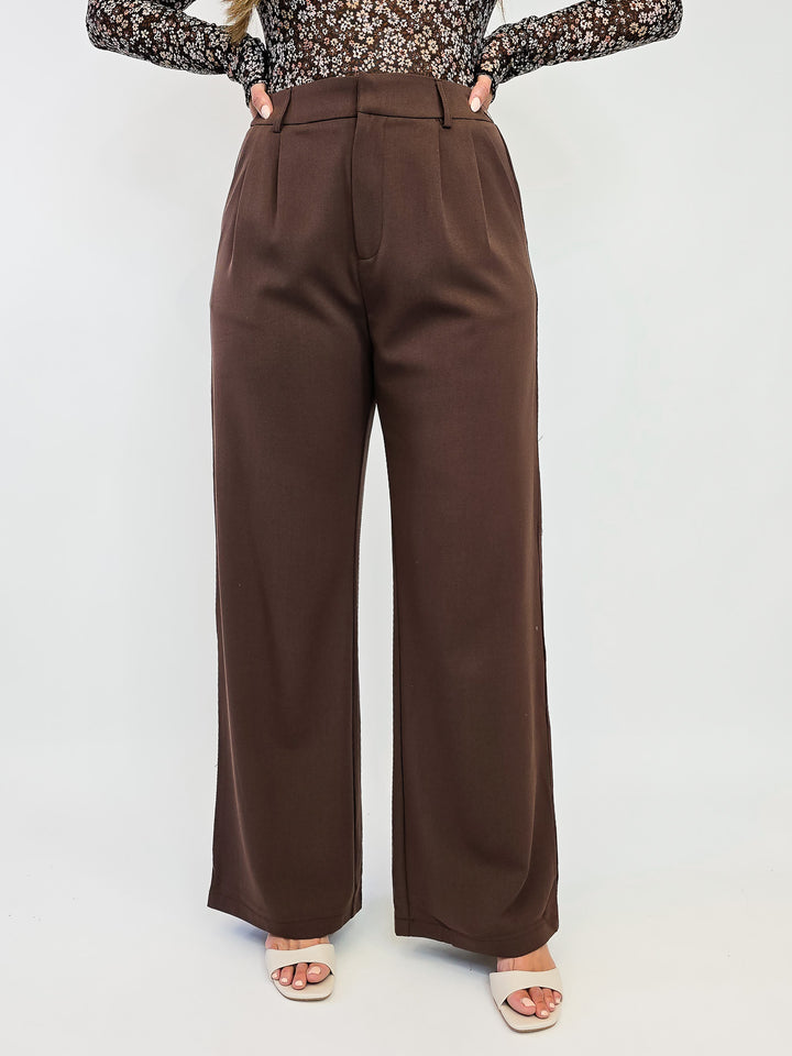 PLEATED WIDE LEG PANTS - MOCHA