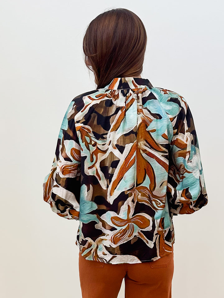 L/S SMOCKED CUFF ABSTRACT FLORAL COLLARED BLOUSE - TEAL/BROWN