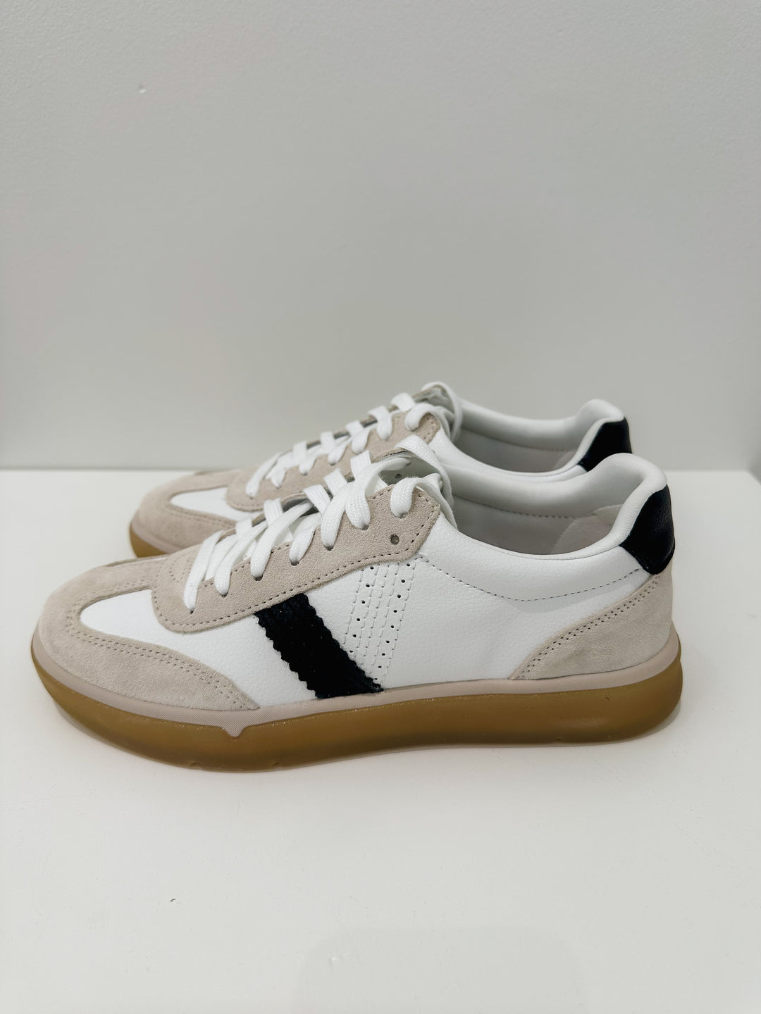 VIONIC CITY WALK LEATHER SHOES - WHITE/BLACK