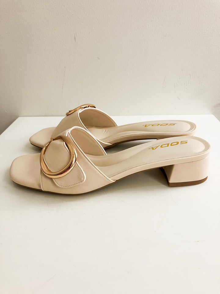 SODA UZONA SLIP ON HEELED SANDALS W/GOLD BUCKLE - BEIGE