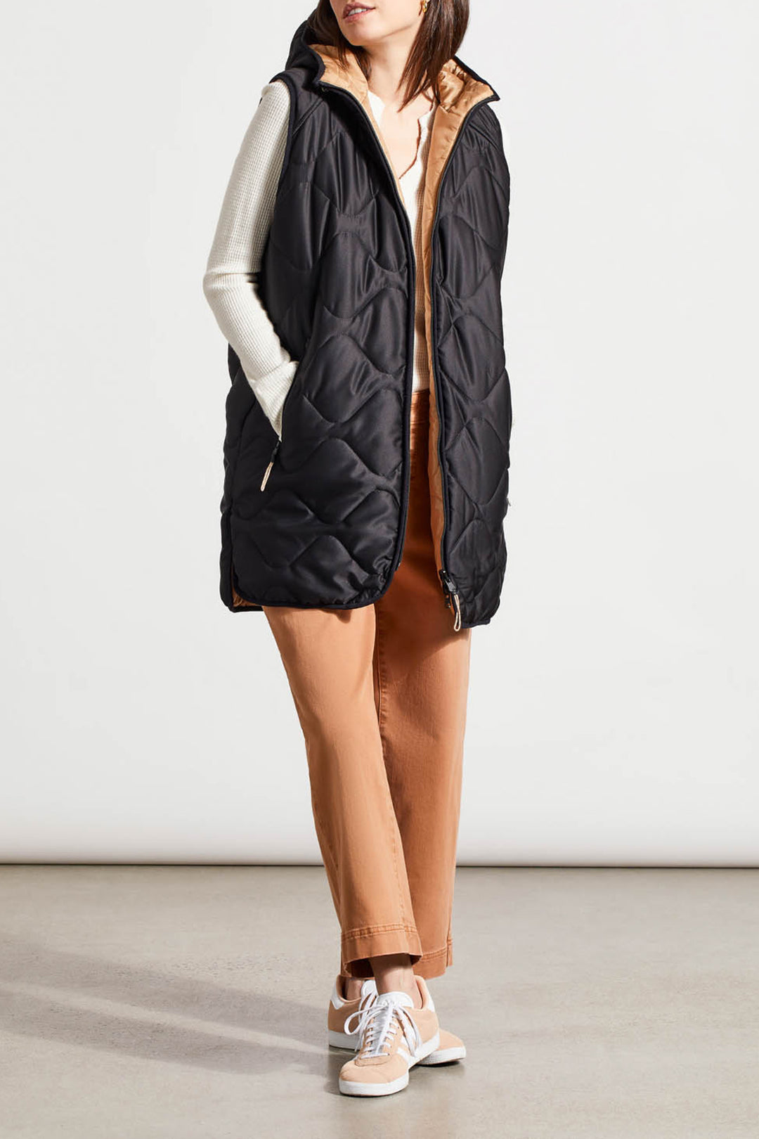 REVERSIBLE HOODED PUFFER VEST - BLACK