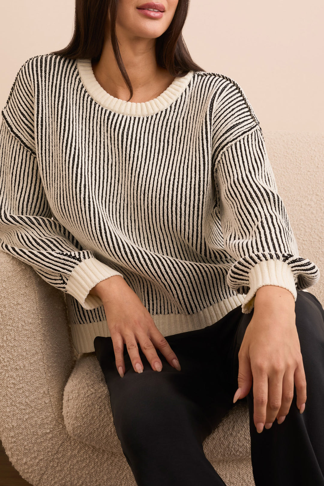 CREW NECK SWEATER W/SIDE SLITS - BLACK