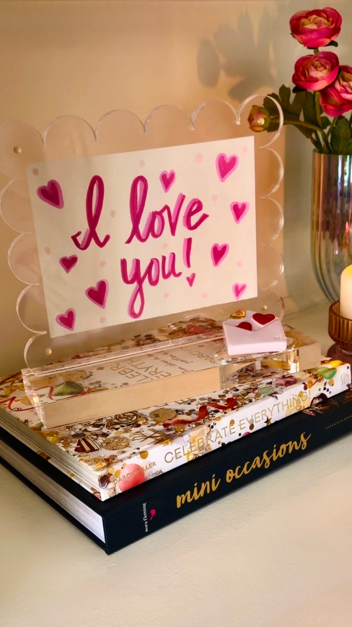 SCALLOPED ACRYLIC FRAME