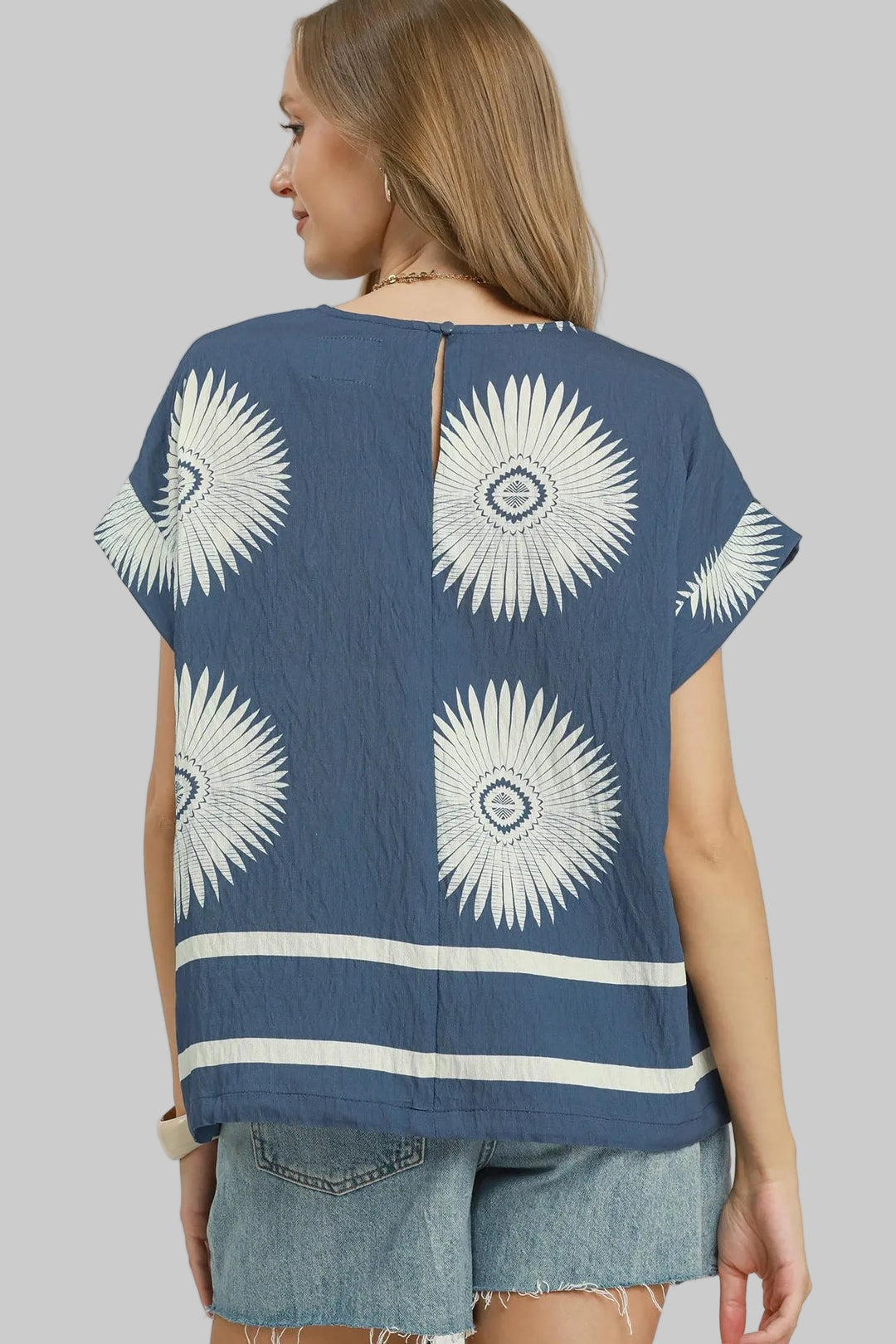 SHORT SLEEVE ABSTRACT PRINT TIE HEM TOP - DENIM BLUE