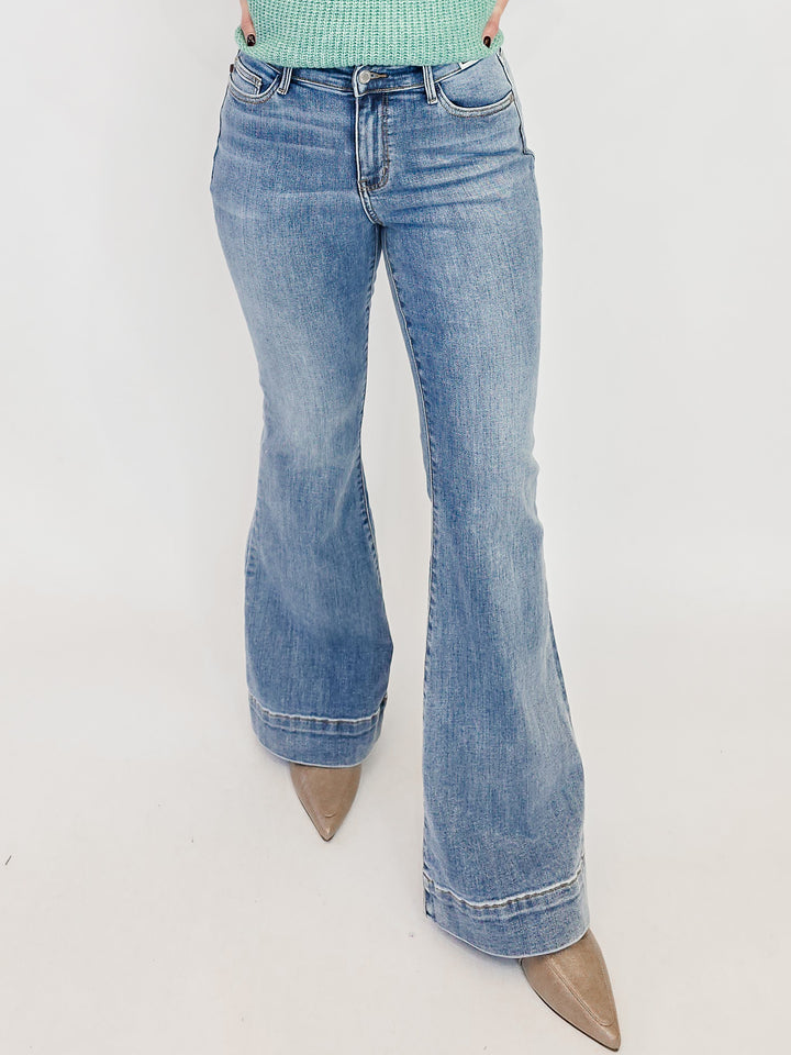 JUDY BLUE MID RISE FLARE JEANS - MEDIUM - 33" INSEAM