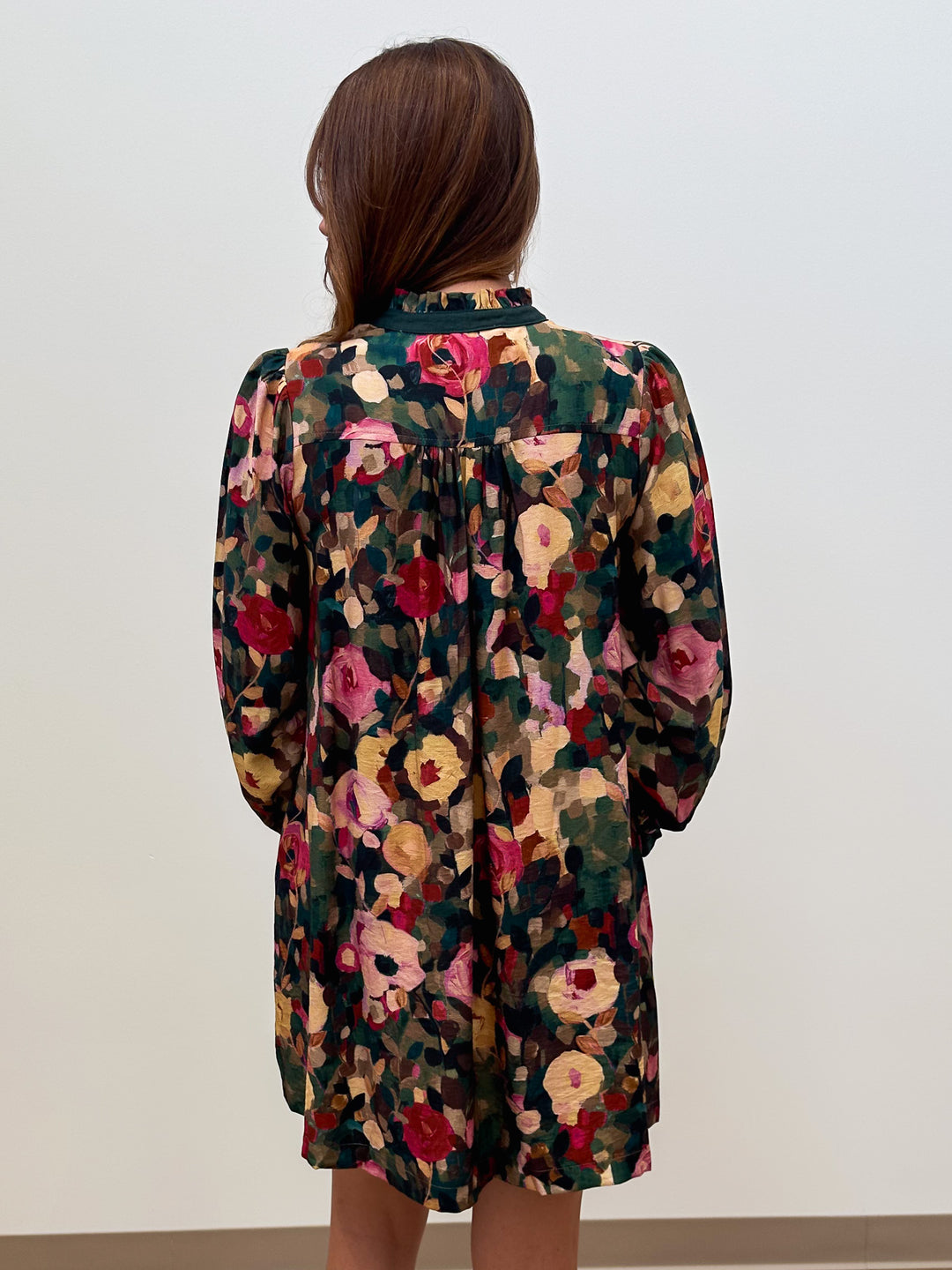 L/S RUFFLE NECK FLORAL SHORT DRESS - FOREST MIX