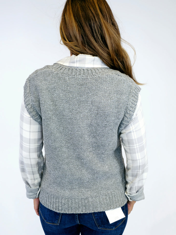 CHUNKY CABLE KNIT V-NECK SWEATER VEST - HEATHER GREY