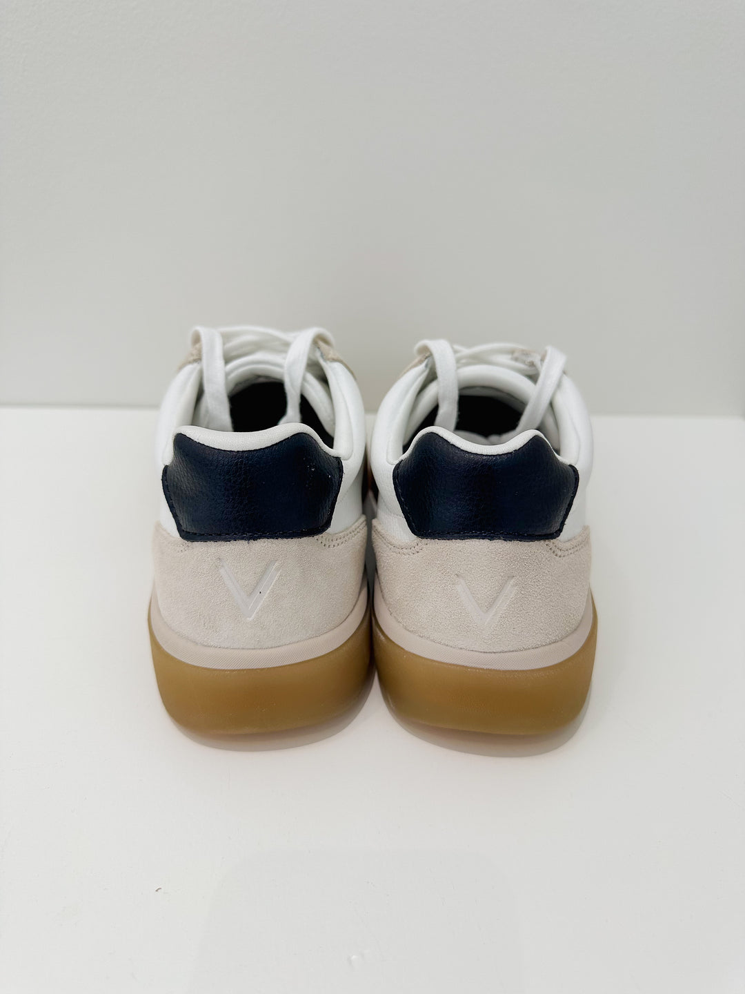 VIONIC CITY WALK LEATHER SHOES - WHITE/BLACK