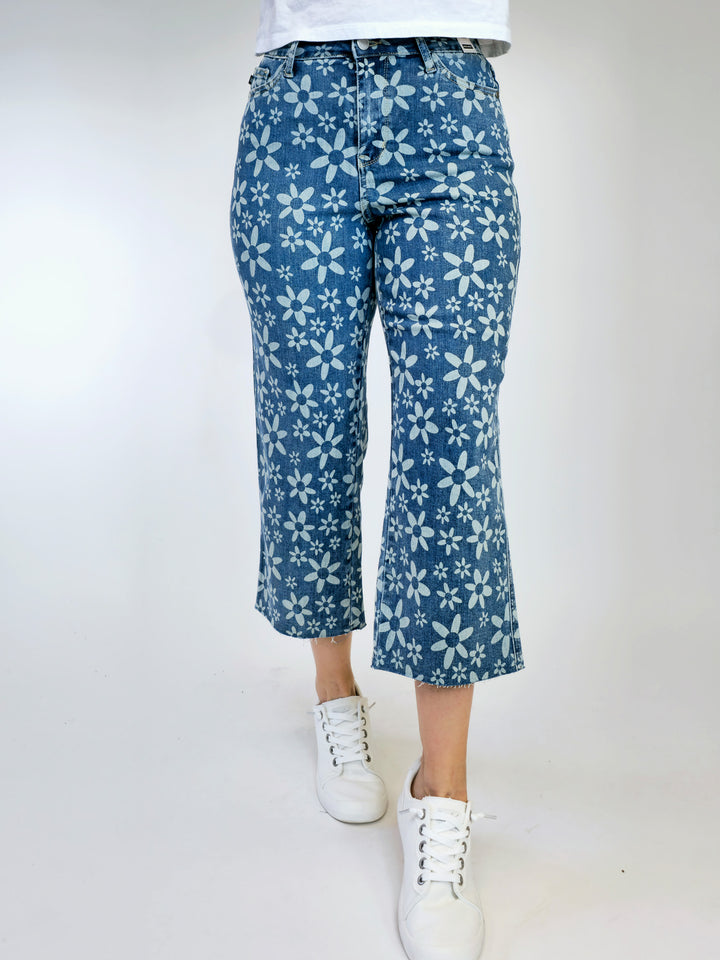 JUDY BLUE HW FLOWER PRINT CROP WIDE JEANS - MEDIUM - 24" INSEAM