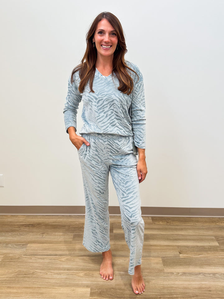 L/S ZEBRA LUXE LOUNGE TOP - BLUE HAZE