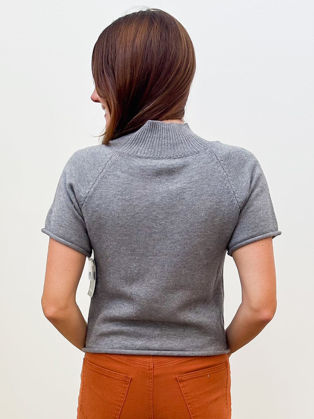 SHORT SLEEVE CONTRAST DETAIL TOP - GREY