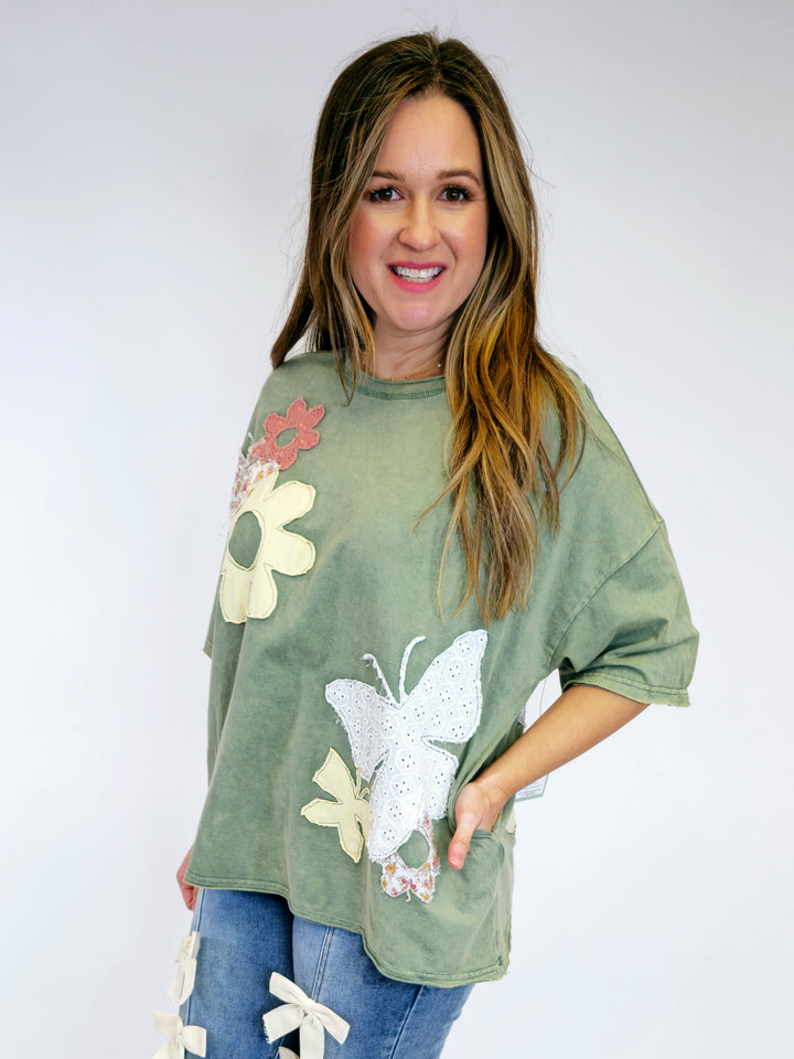 WASHED FLOWER AND BUTTERFLY TOP - GREEN