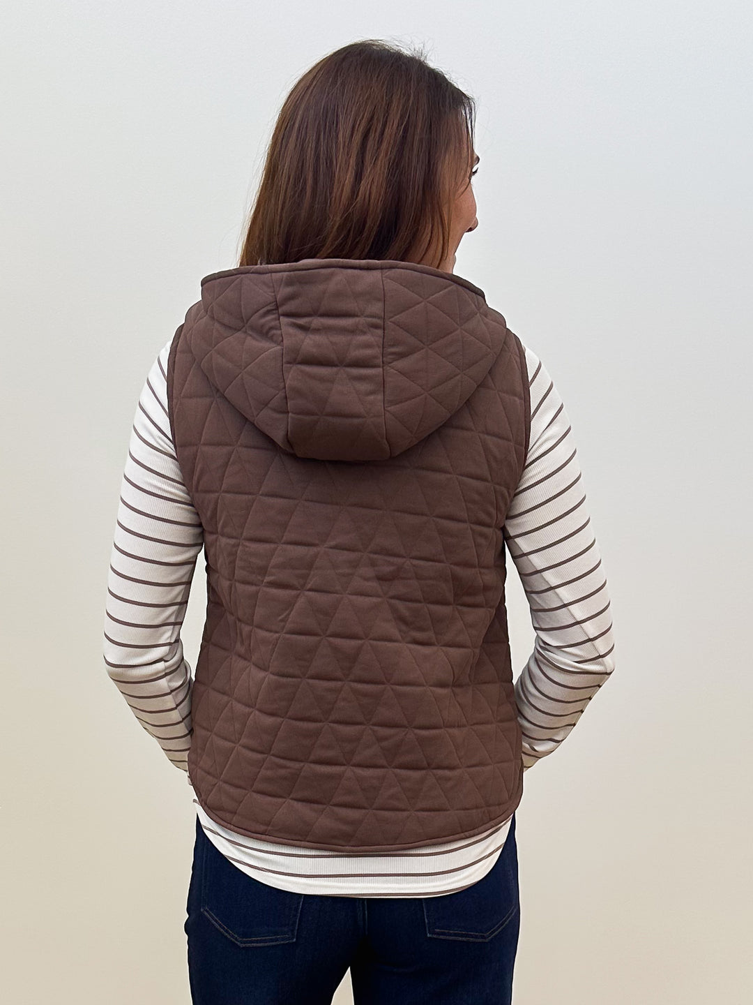 QUILTED HOODED ZIP UP VEST - BROWN