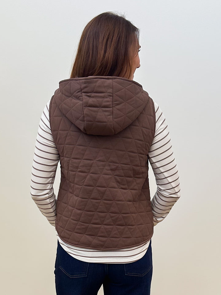 QUILTED HOODED ZIP UP VEST - BROWN