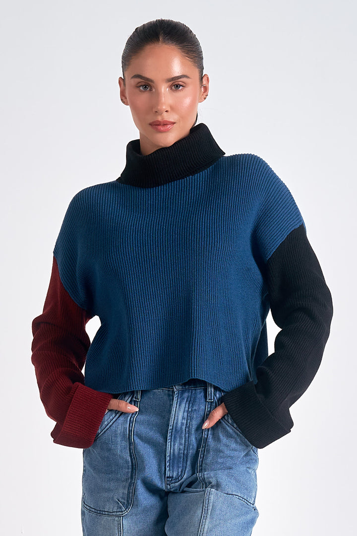 COLOR BLOCK TURTLE NECK CROPPED SWEATER - BLUE