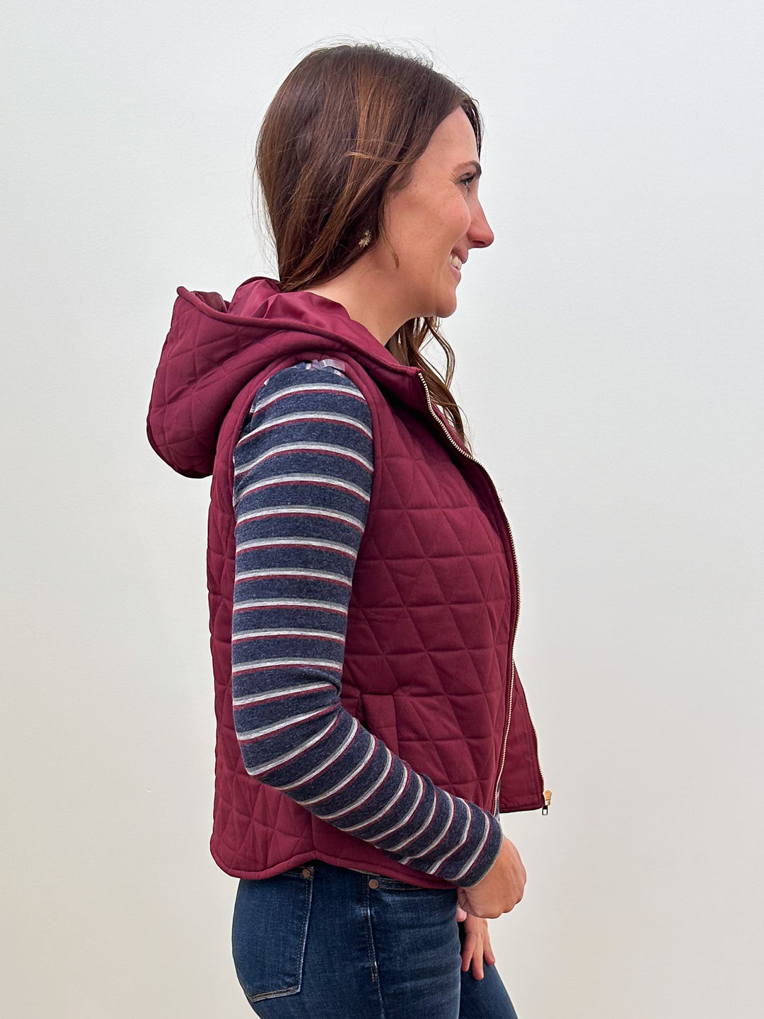 QUILTED HOODED ZIP UP VEST - BURGUNDY