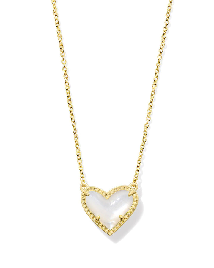 KENDRA SCOTT ARI HEART SHORT PENDANT NECKLACE - GOLD IVORY MOP