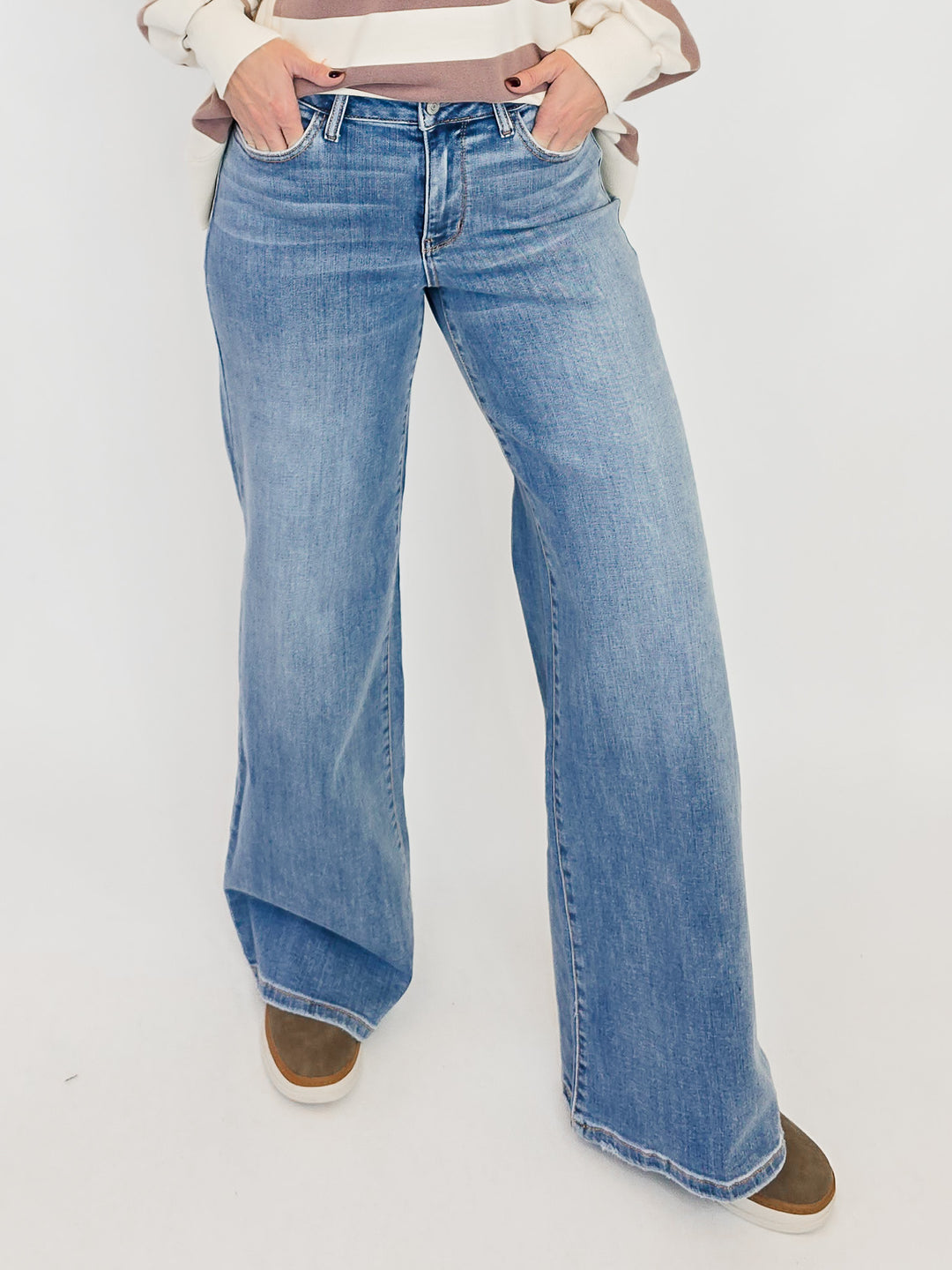 JUDY BLUE MID RISE RETRO WIDE LEG JEANS - MEDIUM - 33" INSEAM