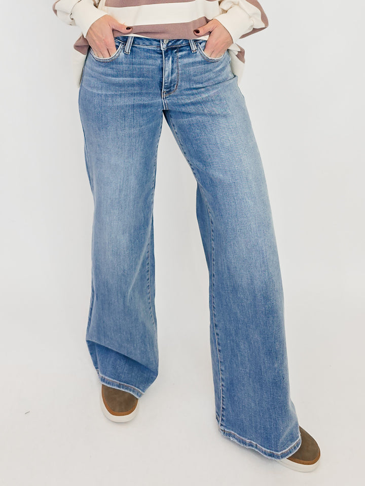 JUDY BLUE MID RISE RETRO WIDE LEG JEANS - MEDIUM - 33" INSEAM