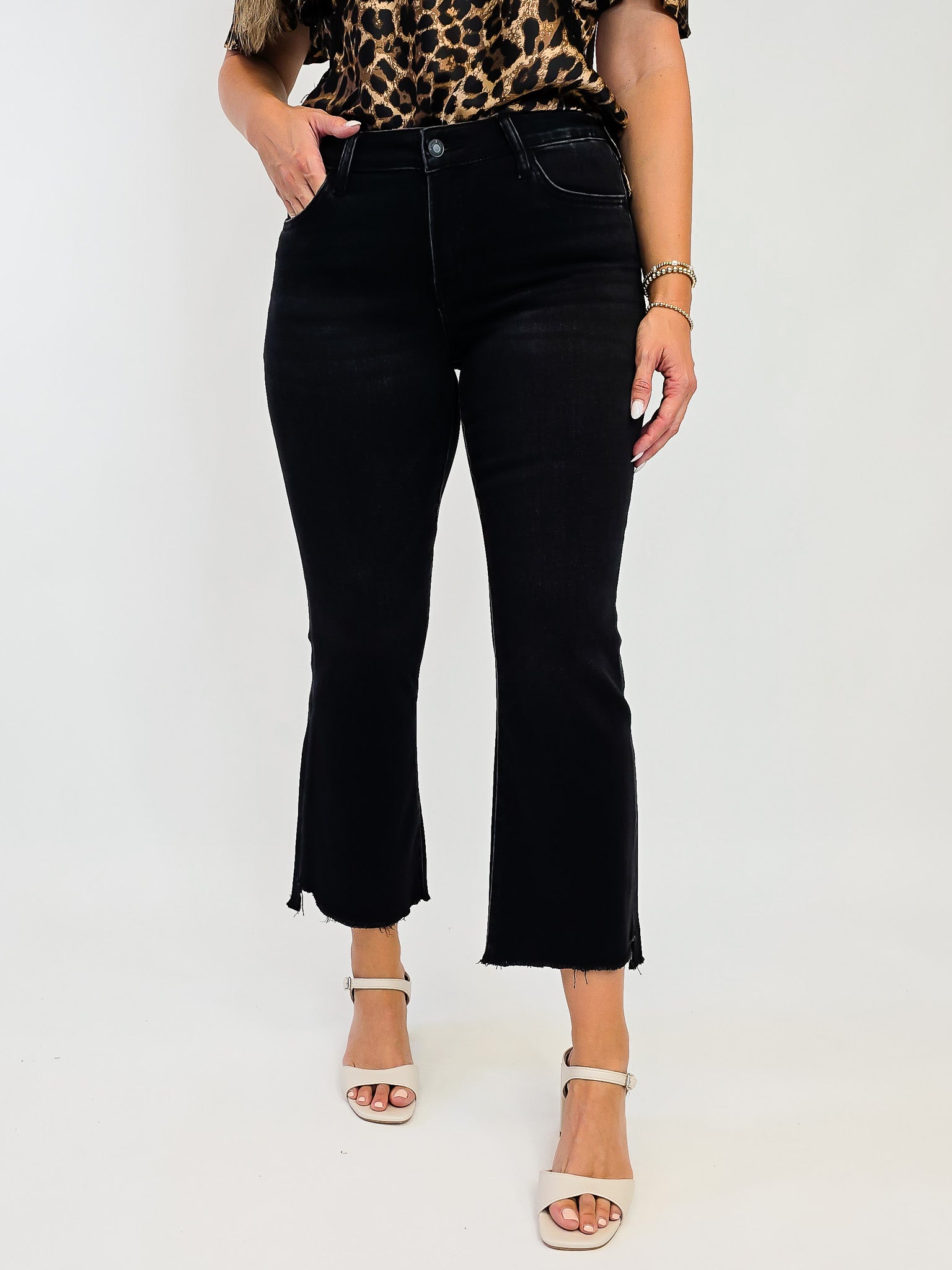 VERVET MID RISE SUPER SOFT CROP FLARE JEANS - BLACK - 27