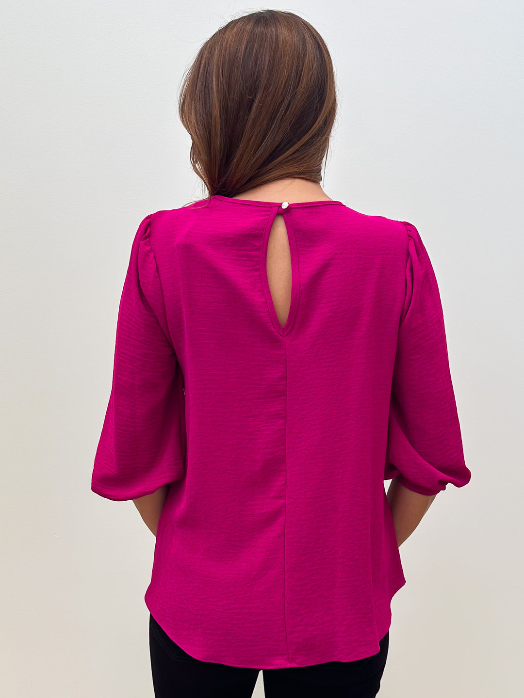 3/4 SLEEVE PLEAT DETAIL TOP W/BACK KEYHOLE - MAGENTA
