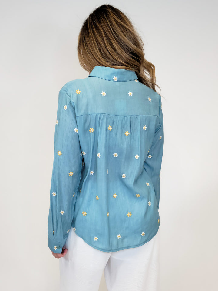 FLORAL EMBROIDERED BUTTON DOWN SHIRT - BLUE