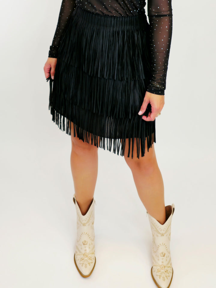 SHORT FRINGE SKIRT - BLACK