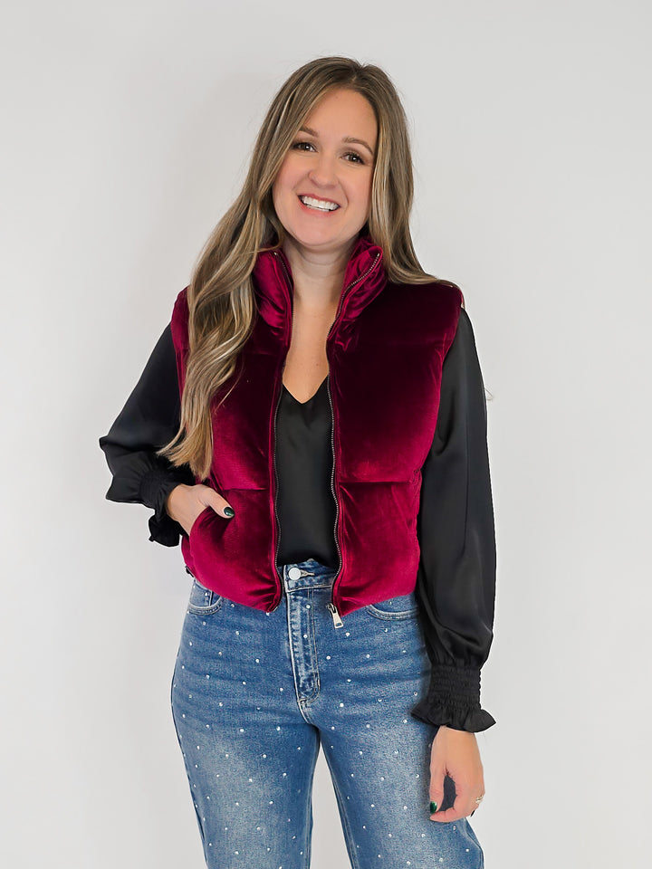 VELVET CROPPED PUFFER VEST - DARK BURGUNDY