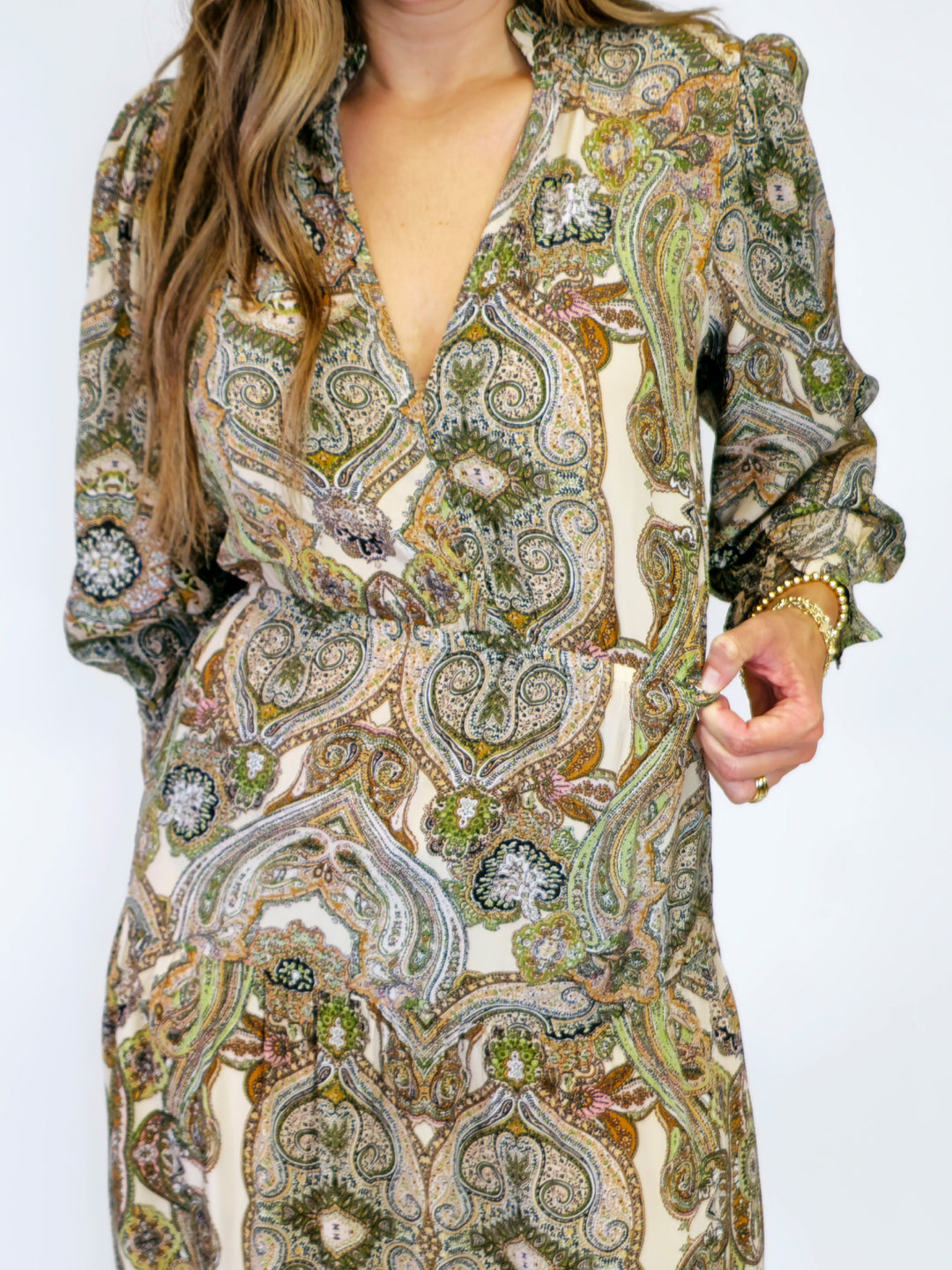 V-NECK MIDI DRESS WITH 3/4 SLEEVES - BEIGE PAISLEY