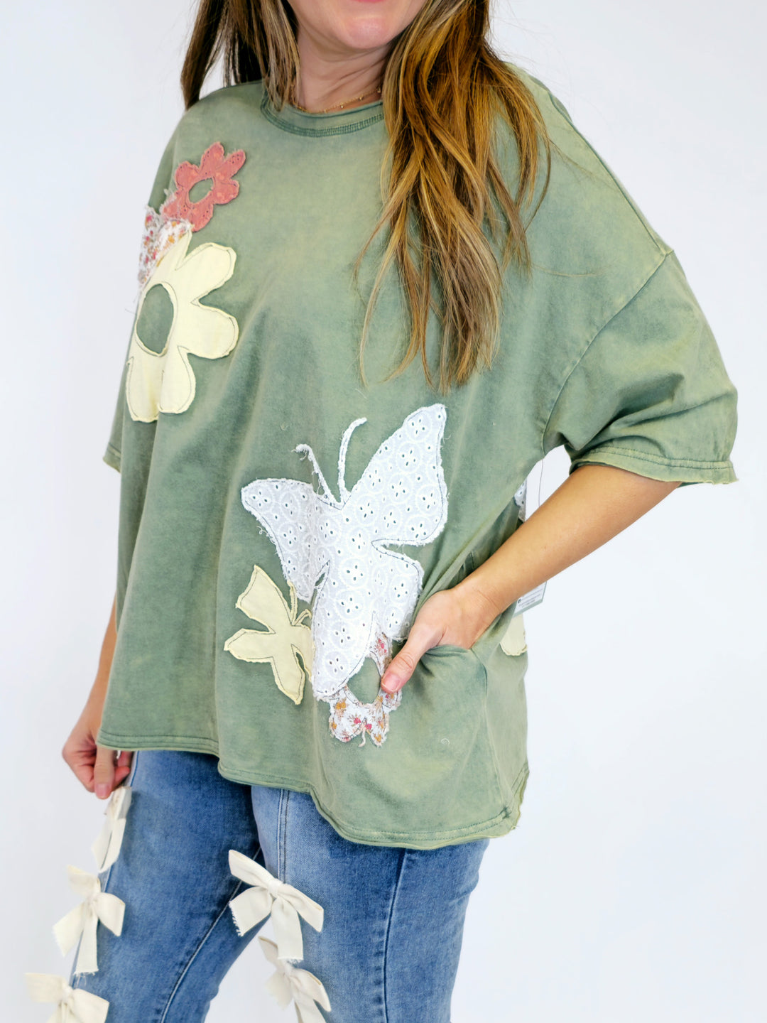 WASHED FLOWER AND BUTTERFLY TOP - GREEN