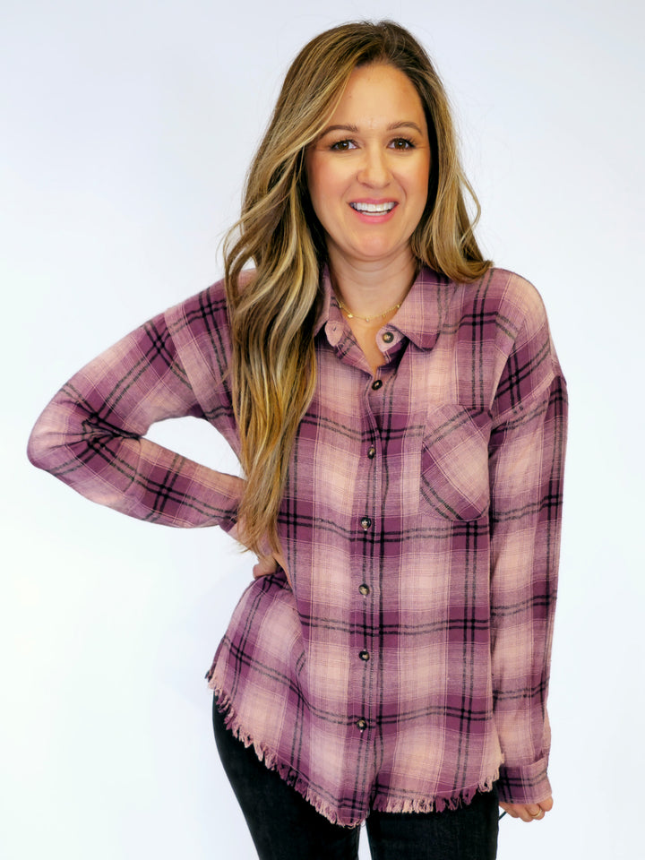 FRINGE HEM DISTRESSED SNOW WASH PLAID SHIRT - MAUVE