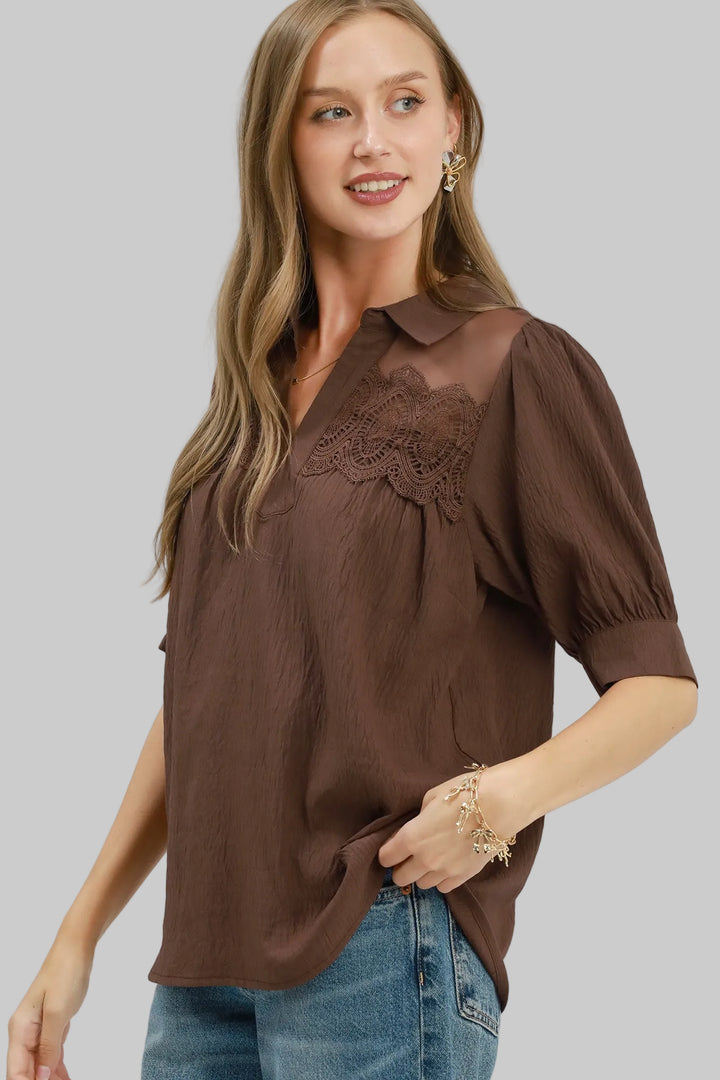 SHORT PUFF SLEEVE POINT COLLARED CONTRAST TOP - BROWN