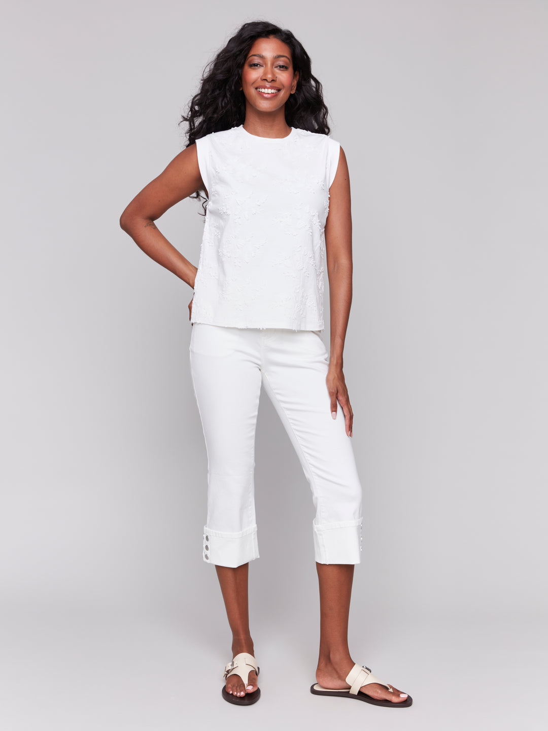 EMBROIDERED SLEEVELESS CREW NECK TOP - WHITE