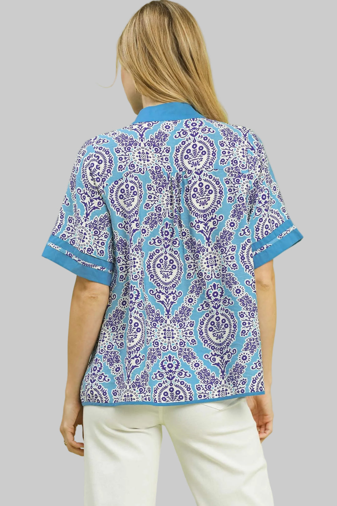 ABSTRACT PRINT W/SOLID CONTRAST DETAIL TOP - BLUE
