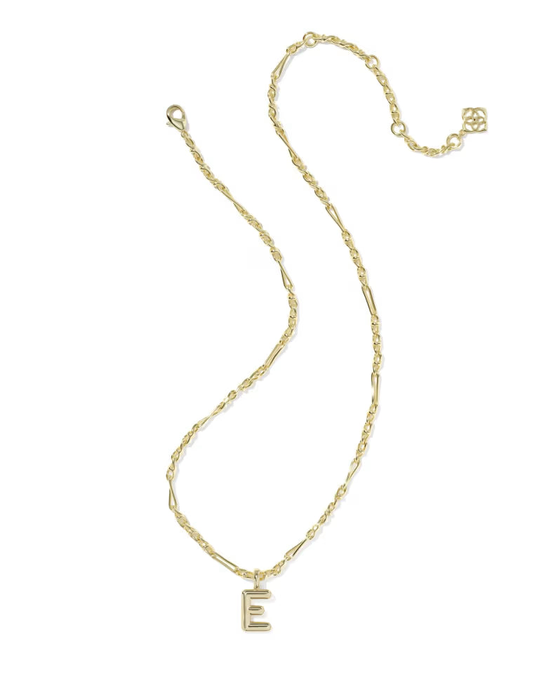 KENDRA SCOTT BUBBLE LETTER E SHORT PENDANT NECKLACE - GOLD