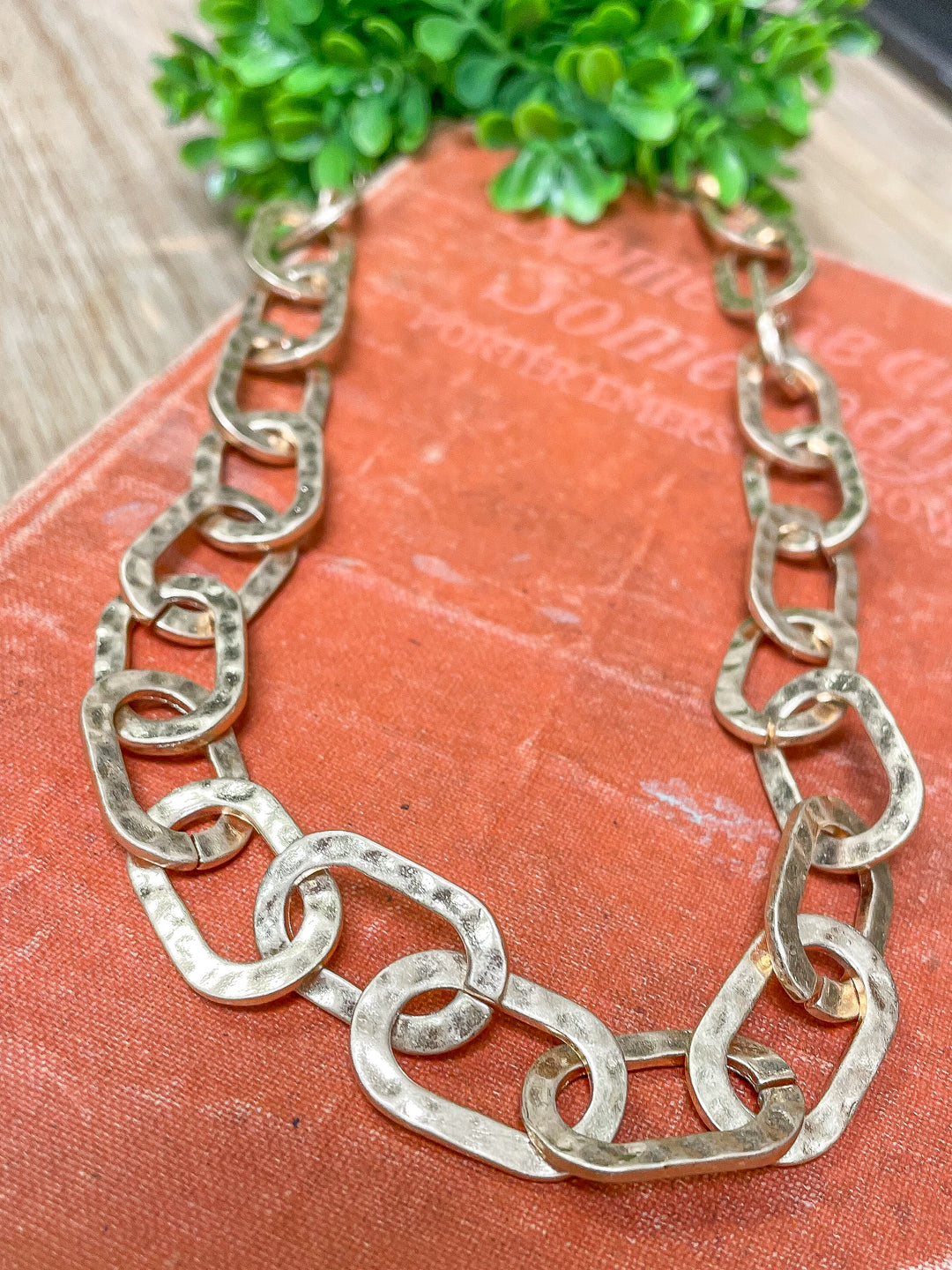 CHUNKY CHAIN NECKLACE - GOLD