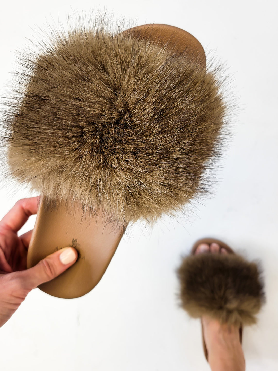 FURRY SLIPPERS - BROWN