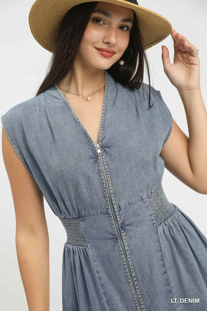 STONE WASHED DENIM SHORT DRESS W/ZIPPER - LIGHT DENIM